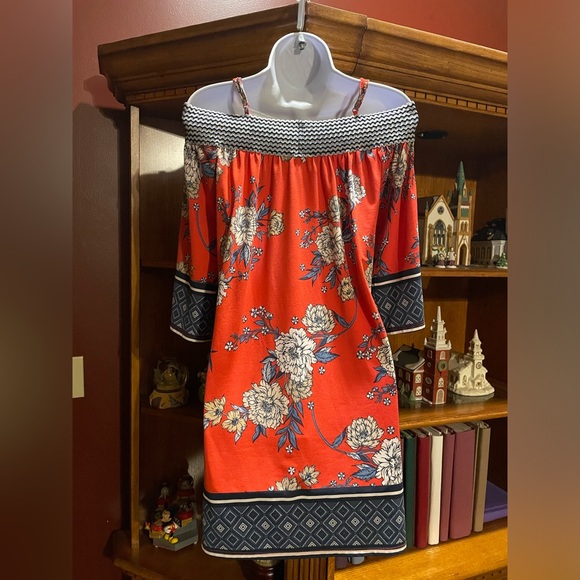 Size small off the shoulder dress - Picture 2 of 6